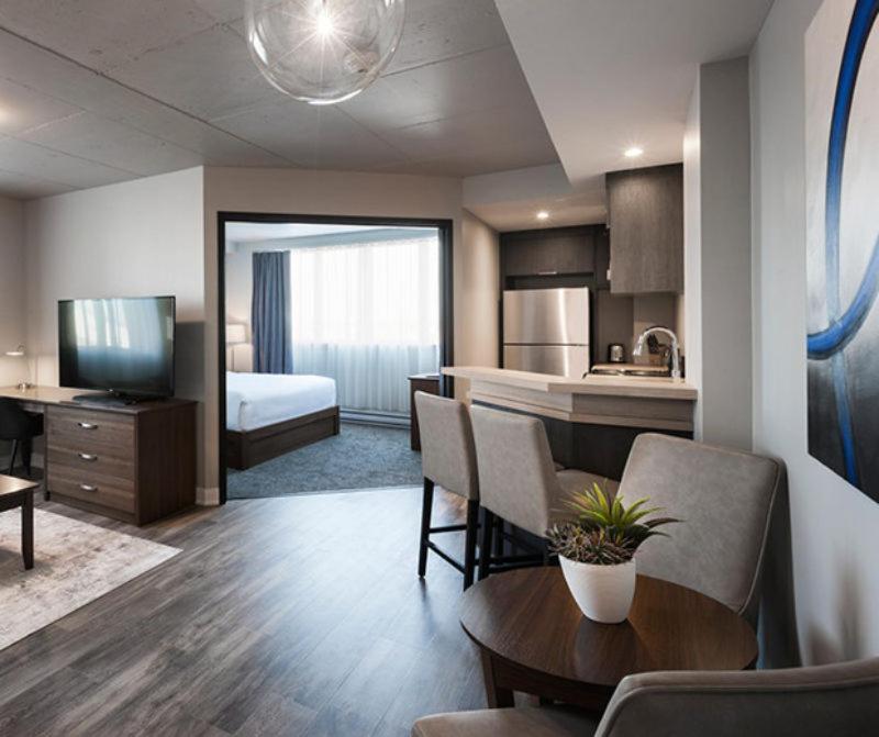 Imperia Hotel Et Suites บูว์เชอร์วิลล์ ภายนอก รูปภาพ