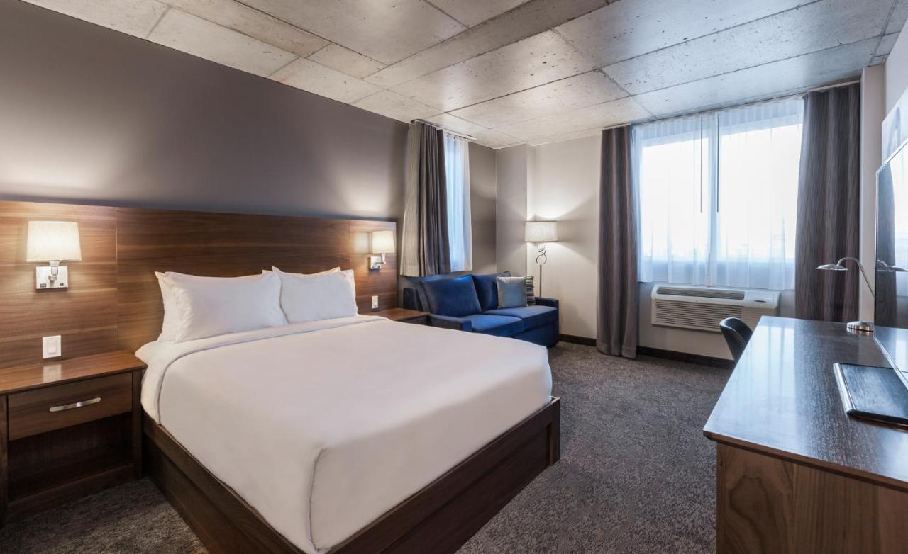 Imperia Hotel Et Suites บูว์เชอร์วิลล์ ภายนอก รูปภาพ