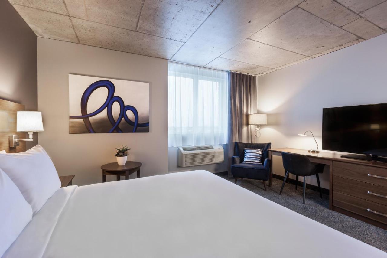 Imperia Hotel Et Suites บูว์เชอร์วิลล์ ภายนอก รูปภาพ