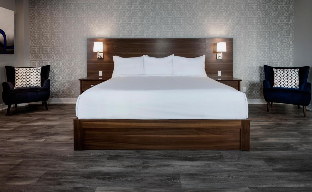 Imperia Hotel Et Suites บูว์เชอร์วิลล์ ภายนอก รูปภาพ