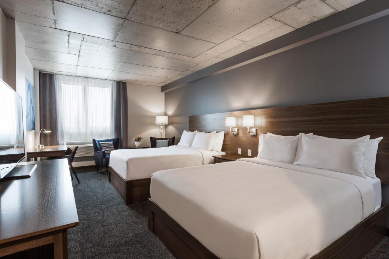 Imperia Hotel Et Suites บูว์เชอร์วิลล์ ภายนอก รูปภาพ