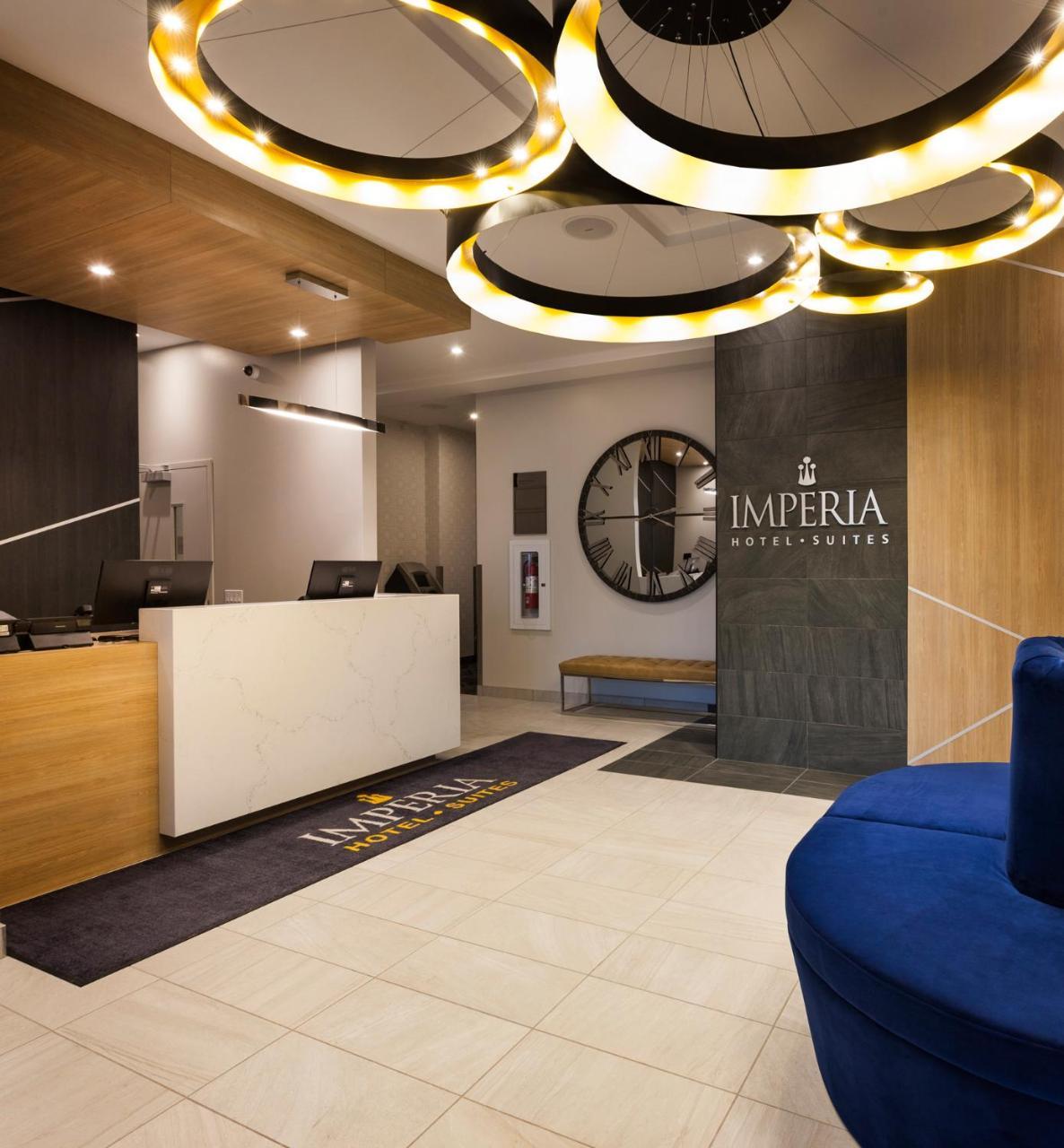 Imperia Hotel Et Suites บูว์เชอร์วิลล์ ภายนอก รูปภาพ