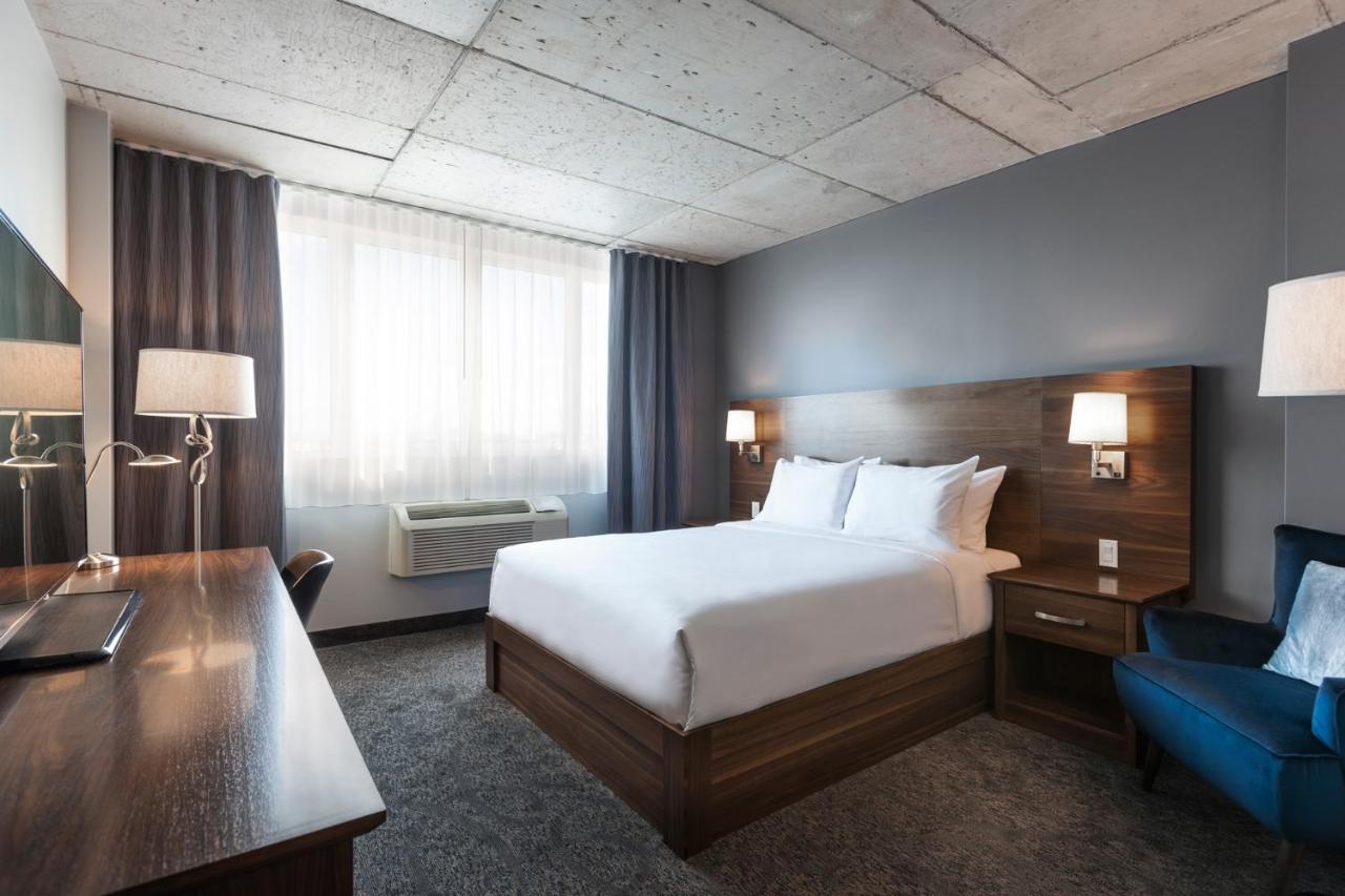 Imperia Hotel Et Suites บูว์เชอร์วิลล์ ภายนอก รูปภาพ