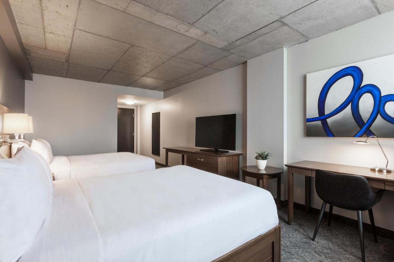 Imperia Hotel Et Suites บูว์เชอร์วิลล์ ภายนอก รูปภาพ