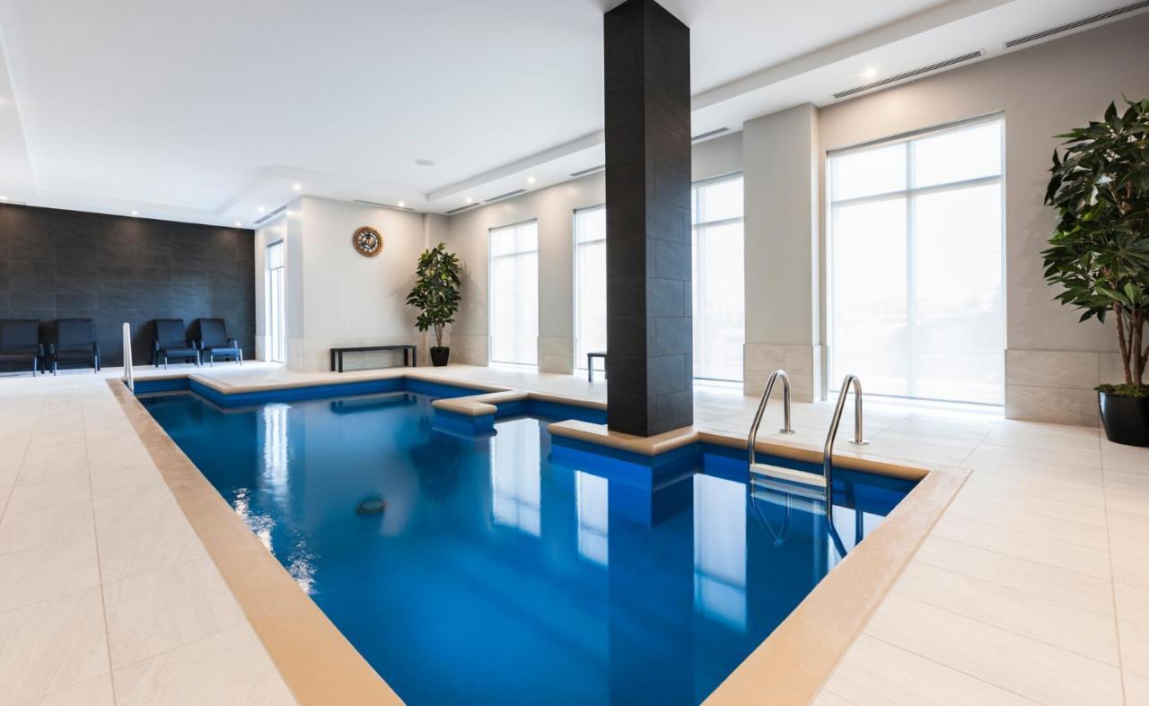 Imperia Hotel Et Suites บูว์เชอร์วิลล์ ภายนอก รูปภาพ