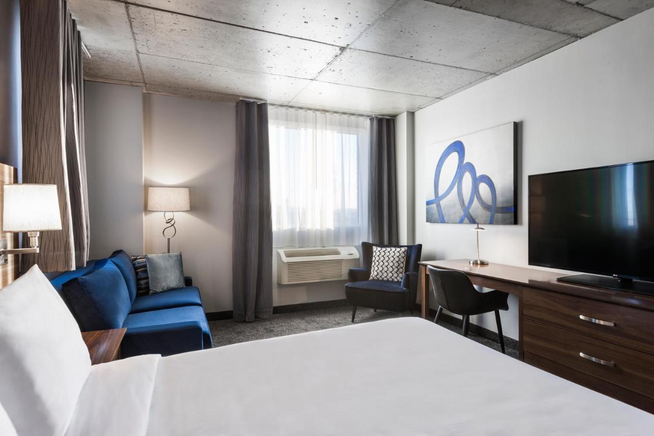 Imperia Hotel Et Suites บูว์เชอร์วิลล์ ภายนอก รูปภาพ
