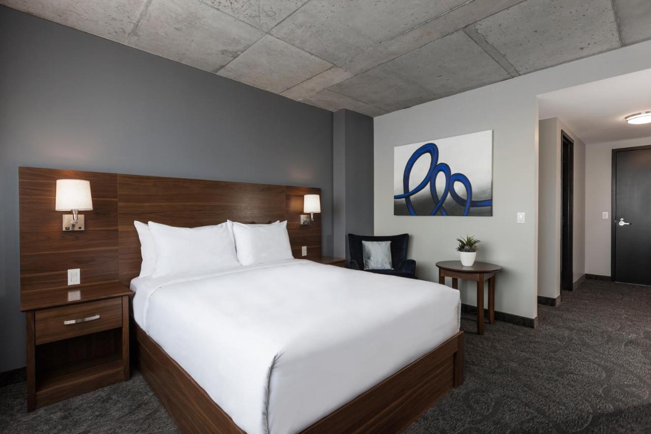 Imperia Hotel Et Suites บูว์เชอร์วิลล์ ภายนอก รูปภาพ